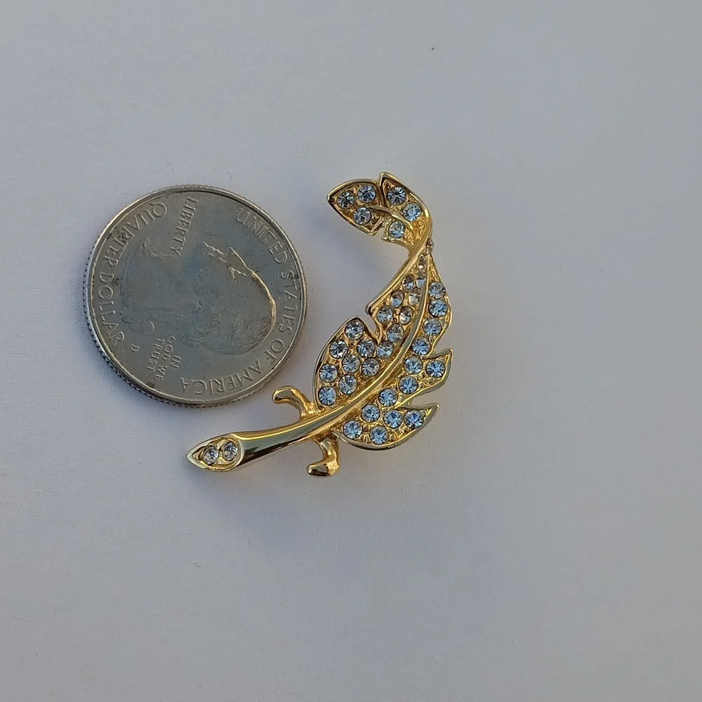 Vintage Gold tone rhinestone feather pin/brooch. - Picture 4 of 10